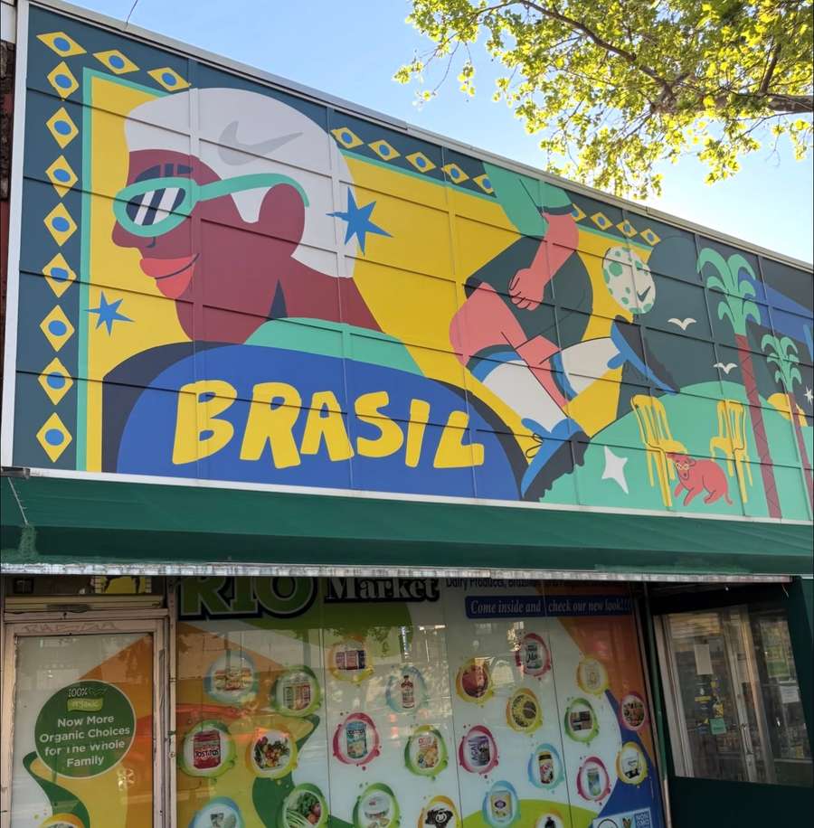 Local faz brasileiros matarem um pouco da saudade do país de origem Local faz brasileiros matarem um pouco da saudade do país de origem