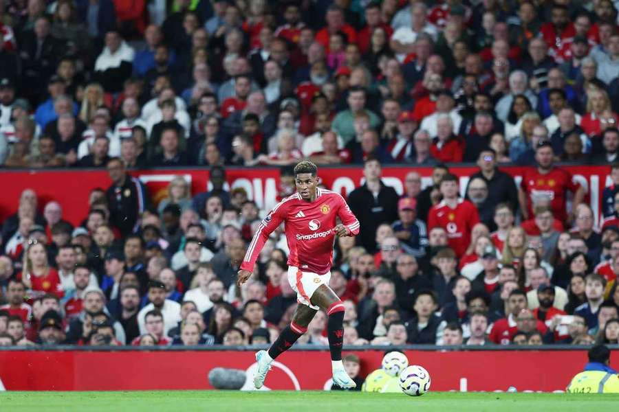 Old Trafford s kapacitou 74 310 divákov bol v minulej sezóne zaplnený v priemere na 96 %.