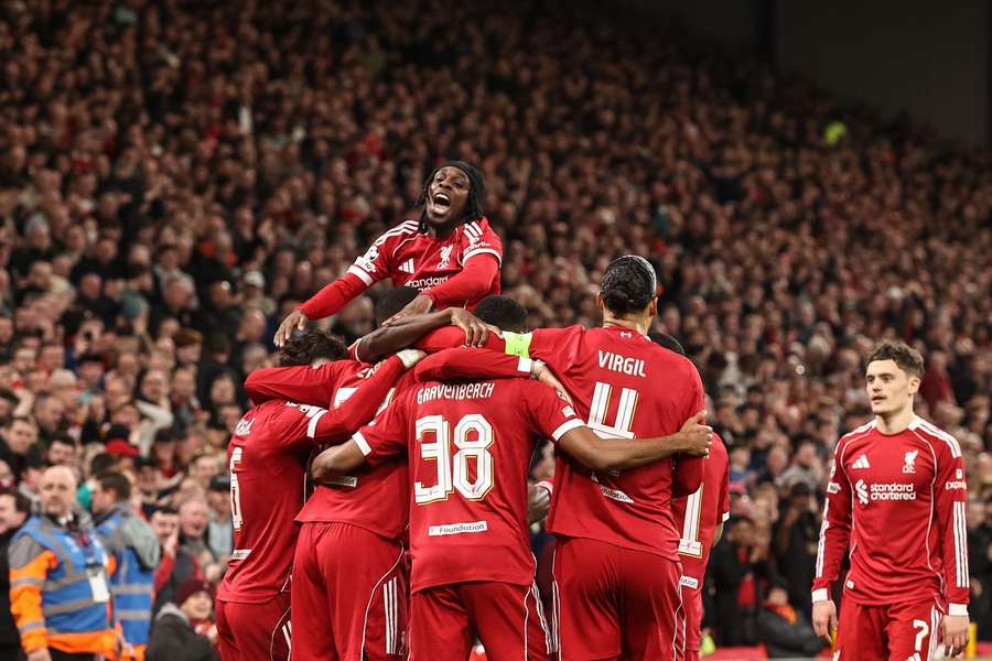 Hlavním sponzorem Liverpoolu budou za 300 milionů liber Turkish Airlines. Hlavním sponzorem Liverpoolu budou za 300 milionů liber Turkish Airlines.