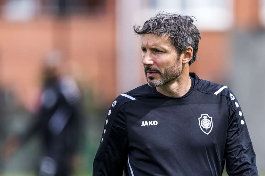 Man die Van Bommel belaagde om contract krijgt vier jaar, gevangenis welteverstaan