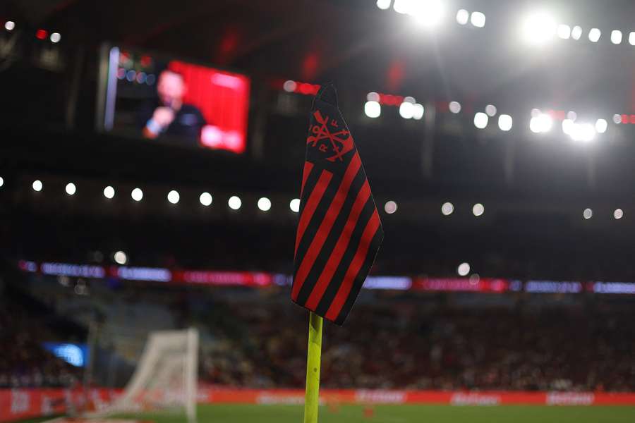 Jogadores do Flamengo criticaram abertamente o gramado do Maracanã Jogadores do Flamengo criticaram abertamente o gramado do Maracanã