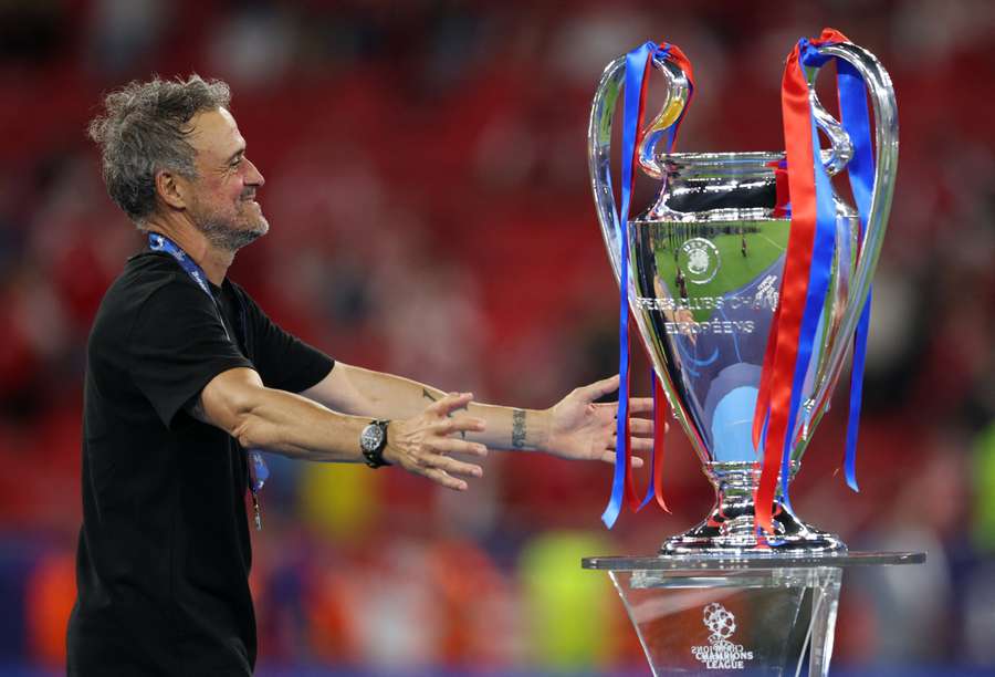 Luis Enrique greets an old friend