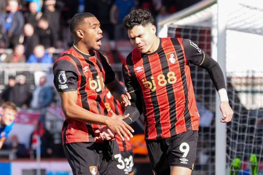 Evanilson celebra gol com Rayan em Bournemouth 1x1 Sunderland Evanilson celebra gol com Rayan em Bournemouth 1x1 Sunderland