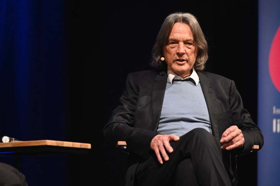 Dr. Müller-Wohlfahrt kritisiert das Profi-Geschäft aufgrund der vielen Spielerverletzungen Dr. Müller-Wohlfahrt kritisiert das Profi-Geschäft aufgrund der vielen Spielerverletzungen