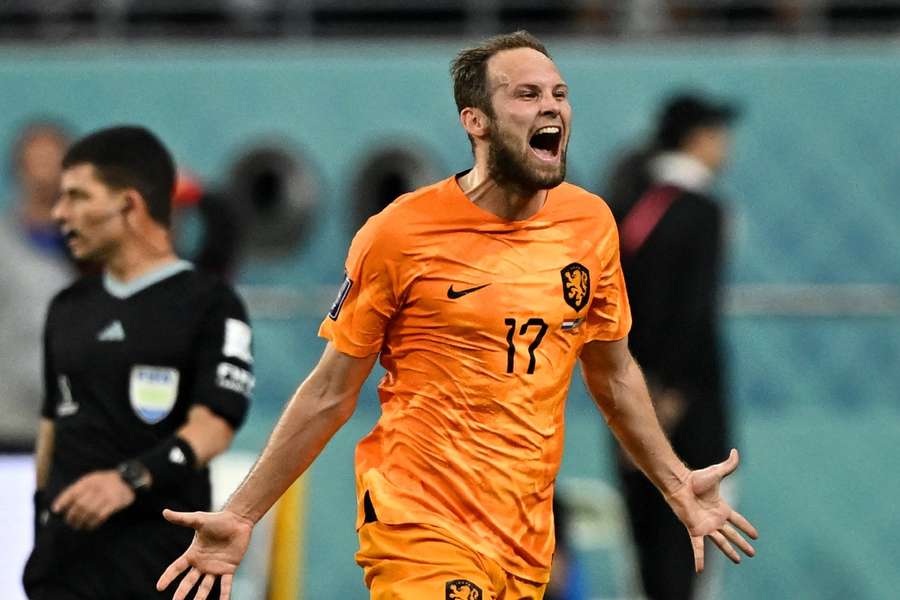 Daley Blind celebrates his goal at the World Cup