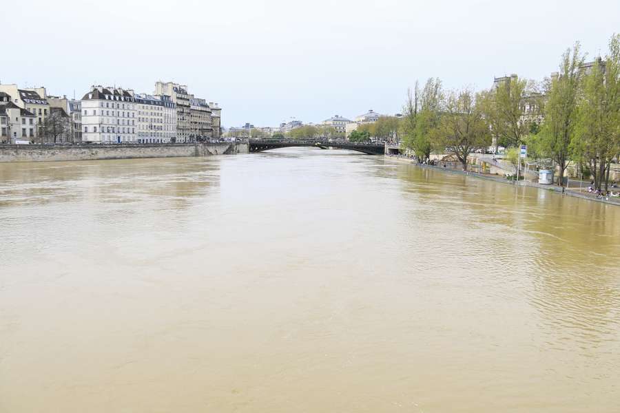 Ilustração do rio Sena depois das inundações de 06 de abril