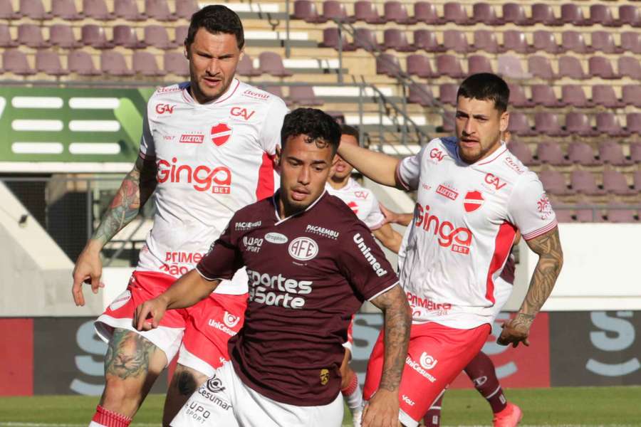 O Vila Nova ganhou da Ferroviária em Araraquara