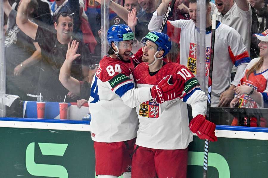 Tomáš Kundrátek po boku Romana Červenky na zlatém domácím MS. Tomáš Kundrátek po boku Romana Červenky na zlatém domácím MS.