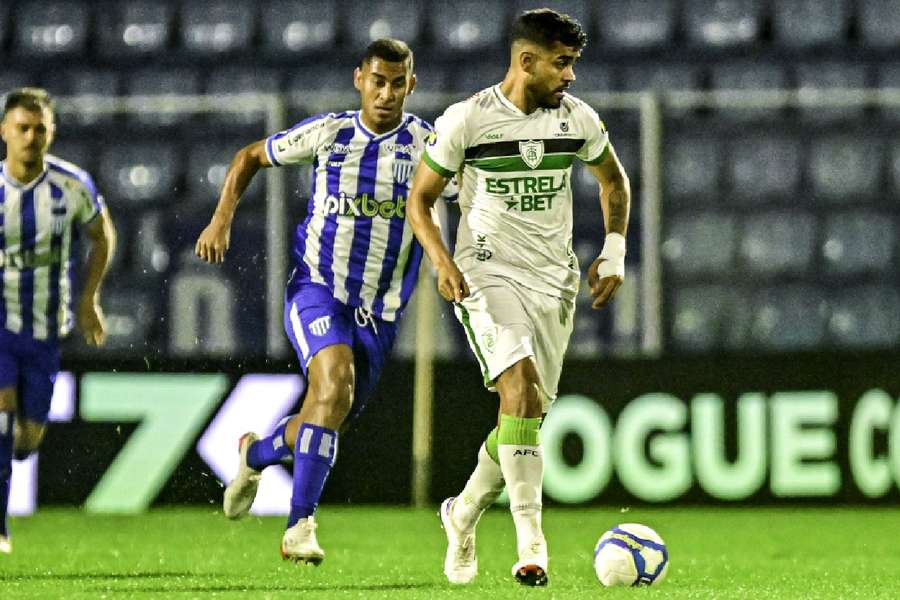 Avaí e América-MG fizeram um jogo bastante movimentado na Ressacada