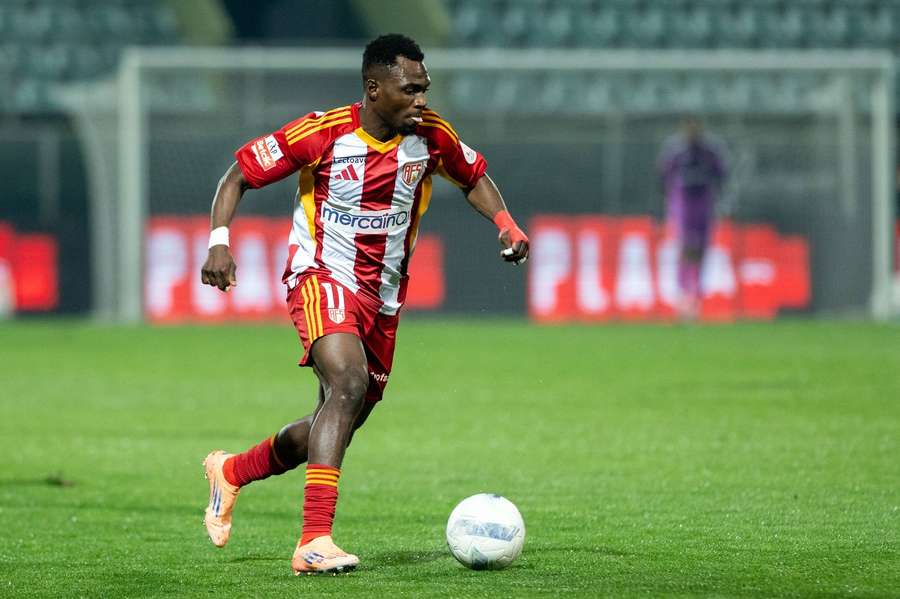 Tunde Akinsola está no último ano de contrato com o AFS