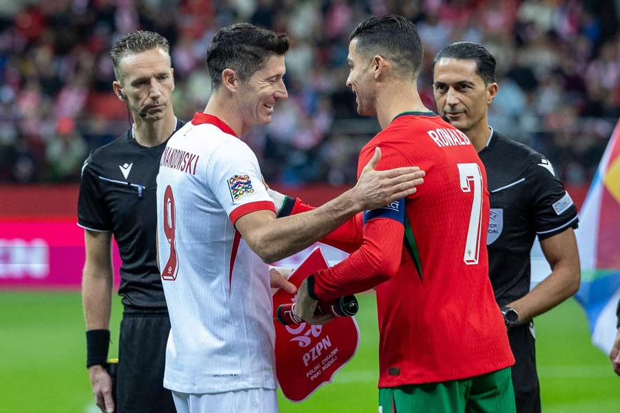Căpitanii Robert Lewandowski și Cristiano Ronaldo, într-un duel Polonia - Portugalia din Liga Națiunilor, 2024 Căpitanii Robert Lewandowski și Cristiano Ronaldo, într-un duel Polonia - Portugalia din Liga Națiunilor, 2024