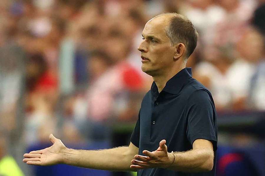 Tuchel zdenerwował się na fotoreporterów. "Nie widziałem mojej drużyny podczas hymnu" Tuchel zdenerwował się na fotoreporterów. "Nie widziałem mojej drużyny podczas hymnu"