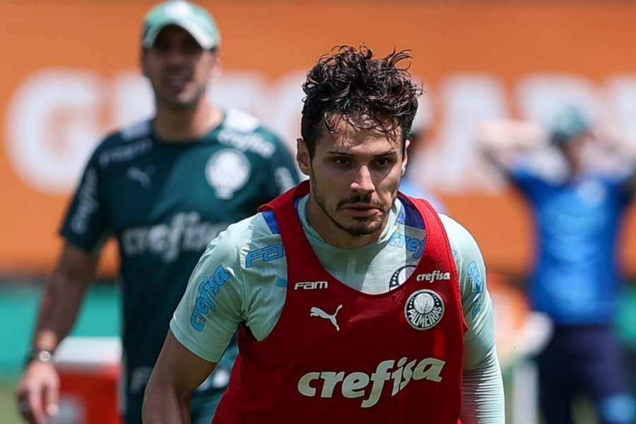 Raphael Veiga será titular contra a Inter de Limeira