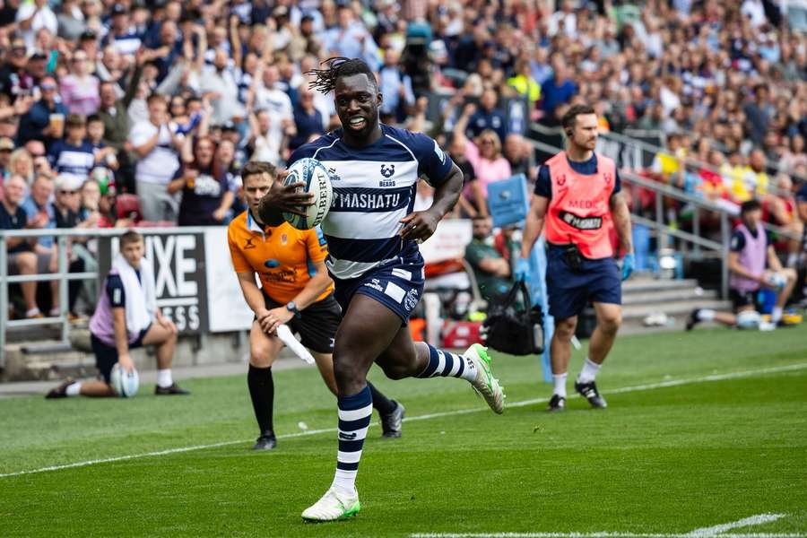 Gabriel Ibitoye of Bristol scores his sides fifth try against Harlequins against Saturday