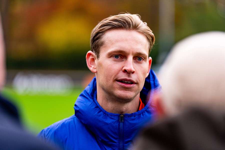 Frenkie de Jong speaks to the media before a training session with the Netherlands