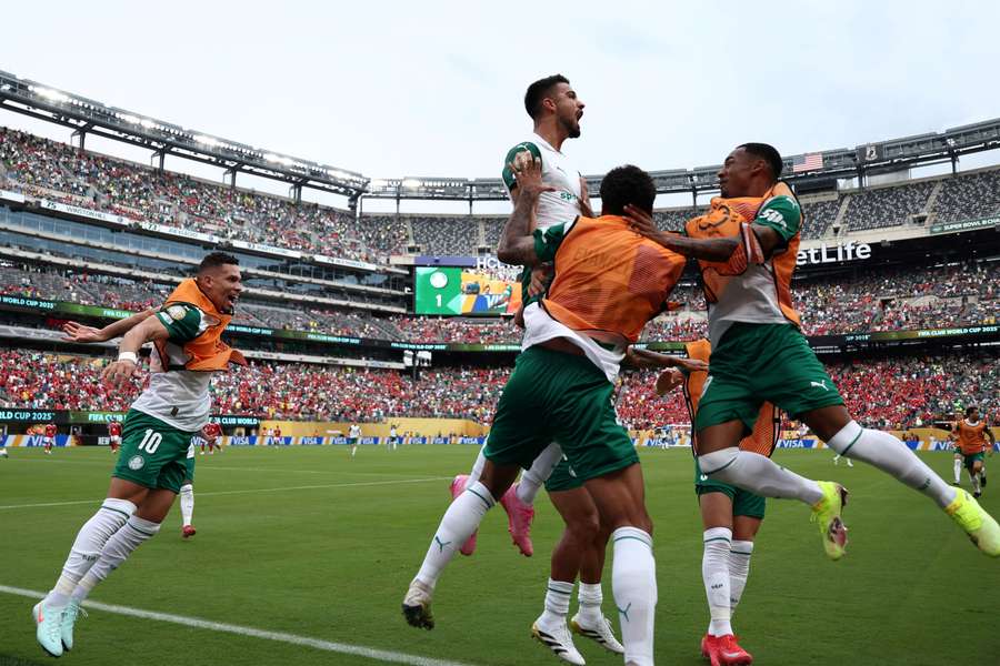 Palmeiras pokonuje Al Ahly w przerwanym spotkaniu, pierwsze gole w grupie