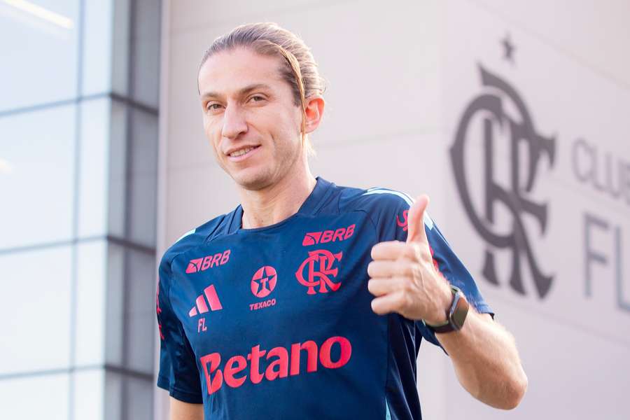 Filipe Luís continua no Flamengo para 2026