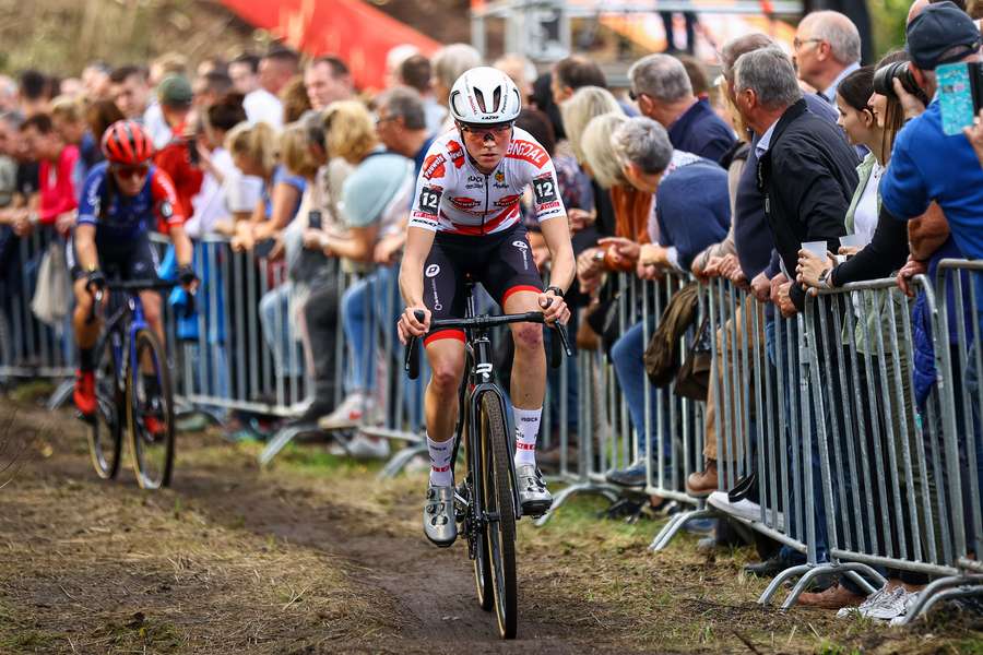 Van Empel wint in België ook vierde WB-cross