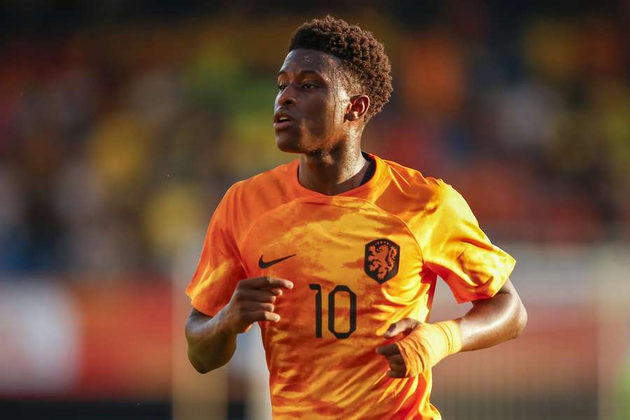 Isaac Babadi heeft al twee interlands gespeeld en een keer gescoord voor Jong Oranje