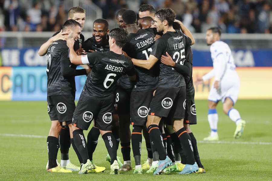 Události Ligue 1: Vyloučení po devíti vteřinách i pokračování jízdy Lorientu