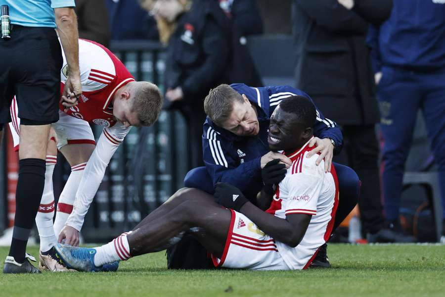 Brian Brobbey viel zondag in de uitwedstrijd bij NEC geblesseerd uit