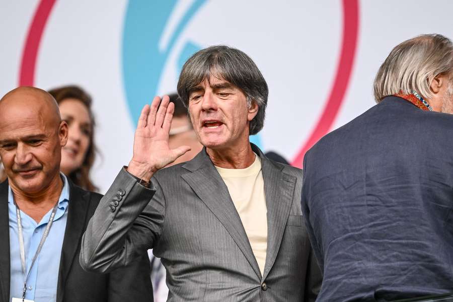 Löw beim Endspiel der Frauen-EM 2025