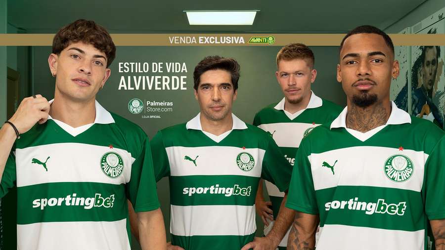 Jogadores e o técnico Abel Ferreira apresentam novo uniforme do Palmeiras