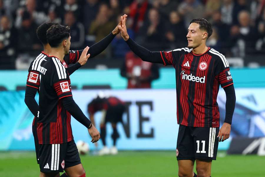 Younes Ebnoutalib (vpravo) rozhodl o výhře Frankfurtu 1:0. Younes Ebnoutalib (vpravo) rozhodl o výhře Frankfurtu 1:0.