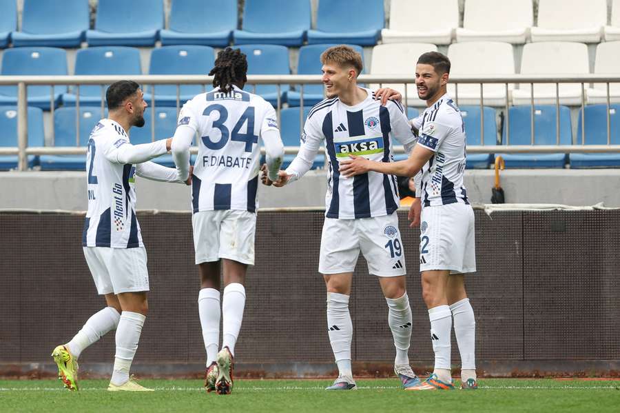 Siódmy gol Adriana Benedyczaka w sezonie Super Lig, Polak trafił z Kocaelisporem