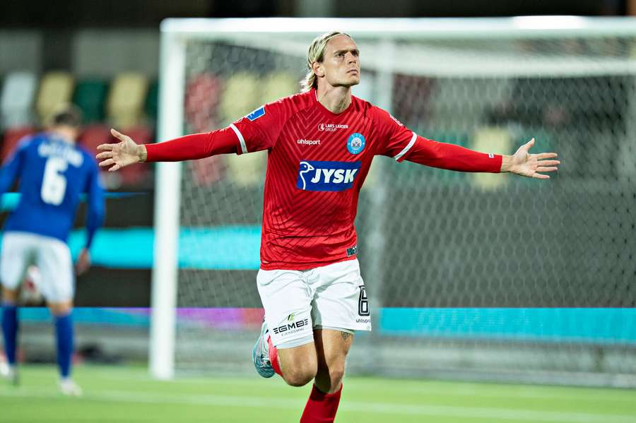 Stefán Teitur Þórðarson kunne tilsyneladende ikke stoppes fredag aften på Jysk Park. Islændingen scorede et fænomenalt hattrick. 