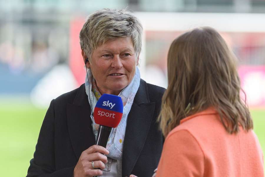 Karin Danner (li.) in einem Interview mit dem TV-Sender "Sky Sport"