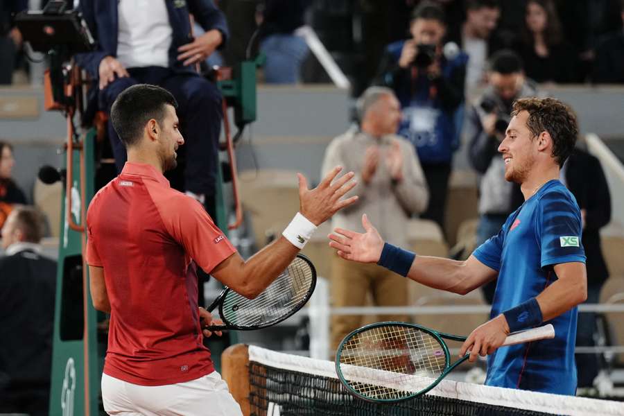 Novak Djokovic eliminou o espanhol Roberto Carballés Baena