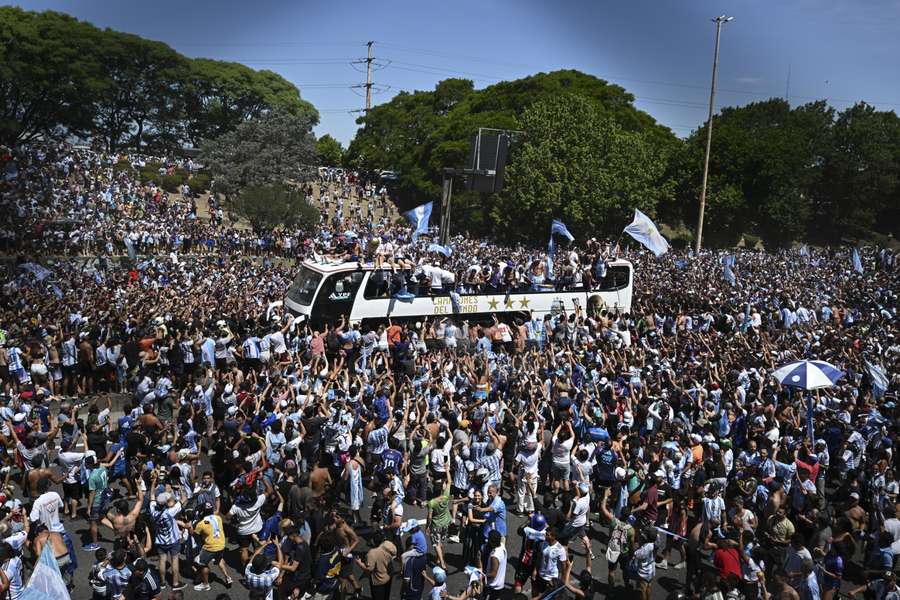 In Buenos Aires is een gigantische mensenmassa op de been