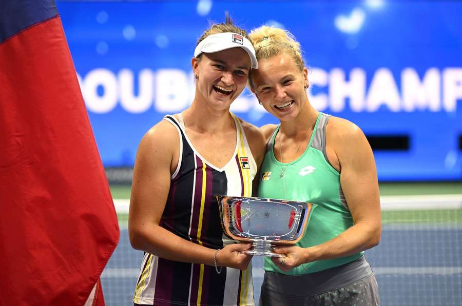 Pořád máme motivaci, řekly Krejčíková se Siniakovou po kariérním Grand Slamu.