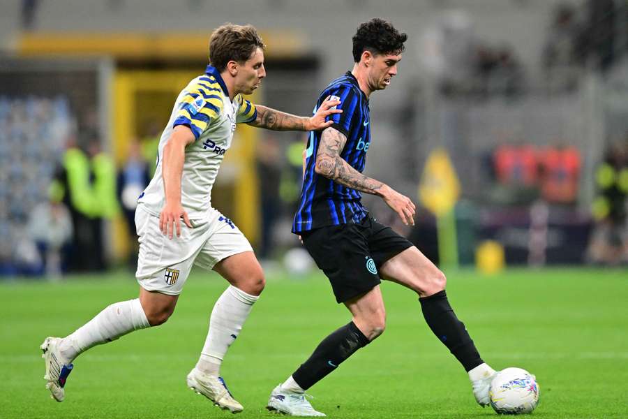 L’Inter Milan fixe un prix exorbitant pour Alessandro Bastoni face à l’intérêt de Barcelone