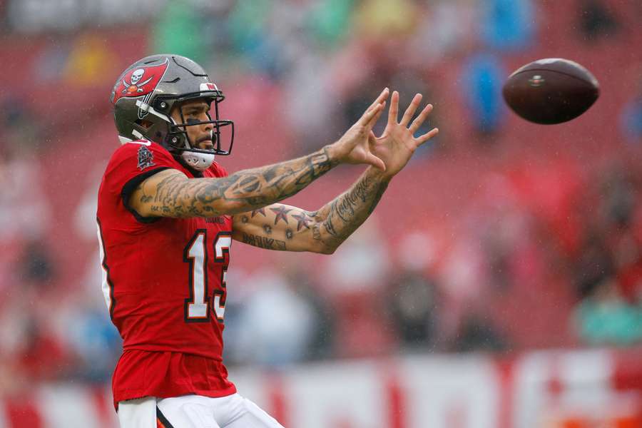 Mike Evans warms up before a game Mike Evans warms up before a game