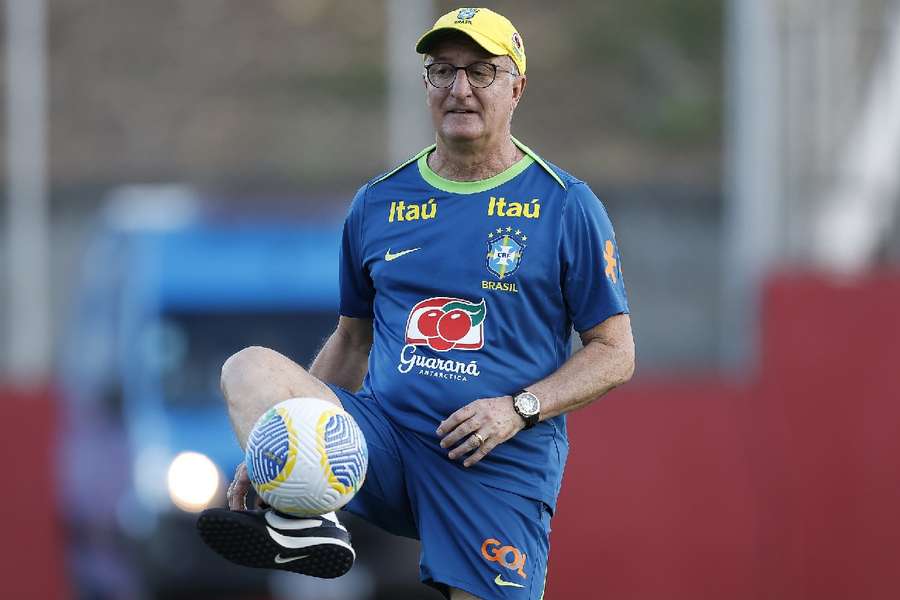 Dorival Júnior durante treinamento da Seleção Brasileira no Barradão, em Salvador