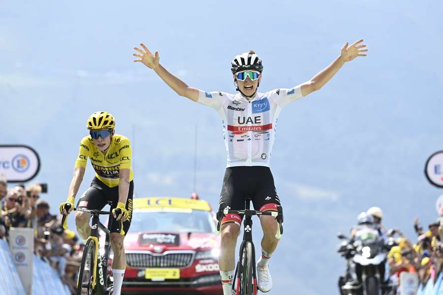 Tadej Pogačar zvládl lépe dojezd 17. etapy Tour de France a získal třetí vítězství.