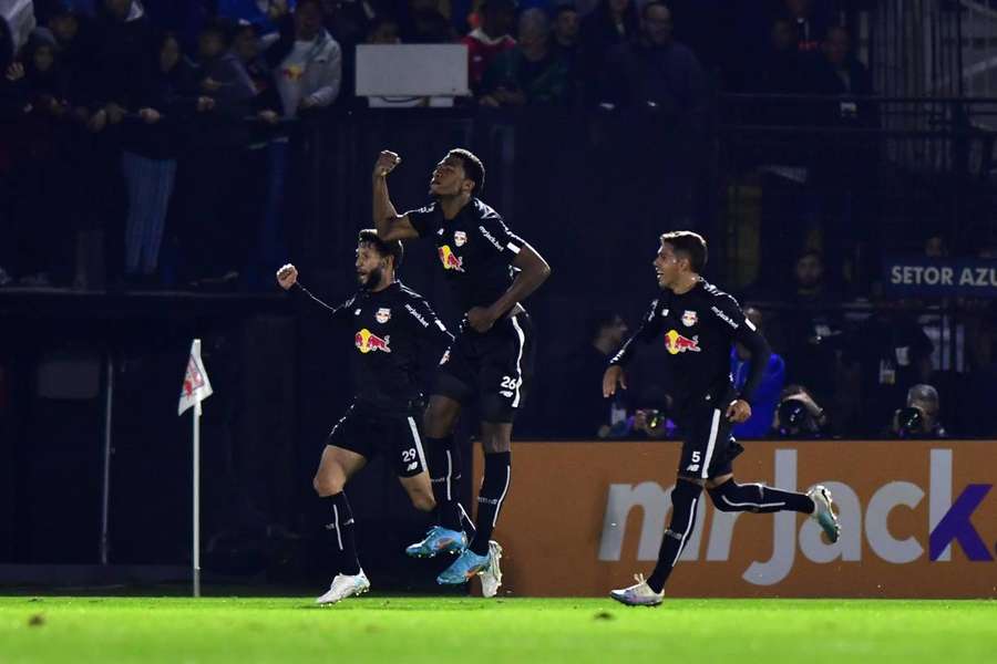 Bragantino celebra retoma caminho das vitórias com resultado sobre o rubro-negro