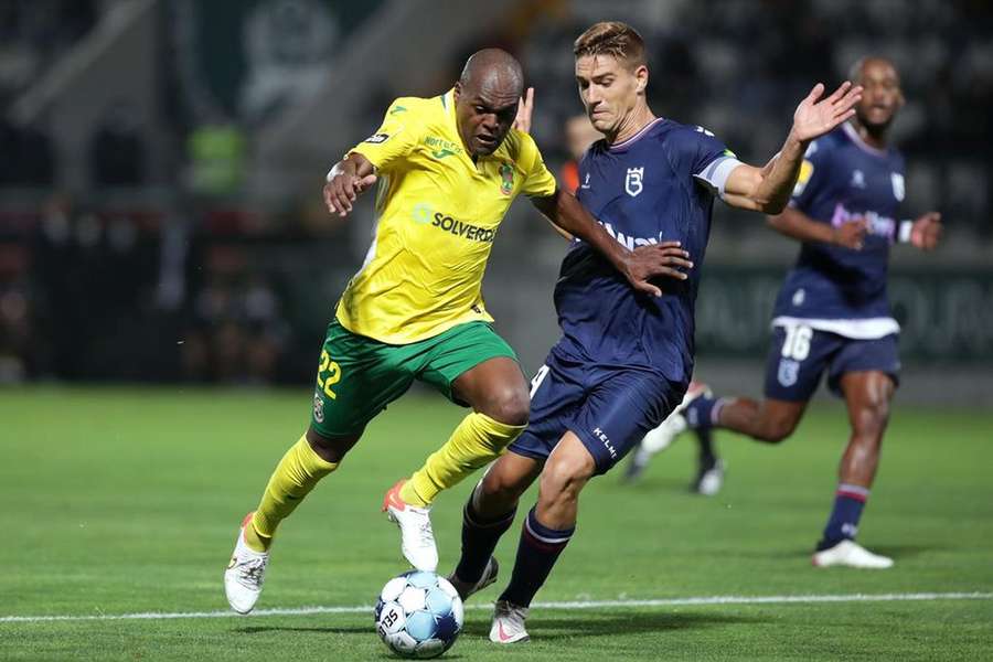 Luiz Carlos, médio brasileiro de 39 anos