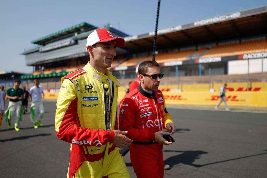 Robert Kubica w Ferrari na starcie 93. edycji 24-godzinnego wyścigu Le Mans