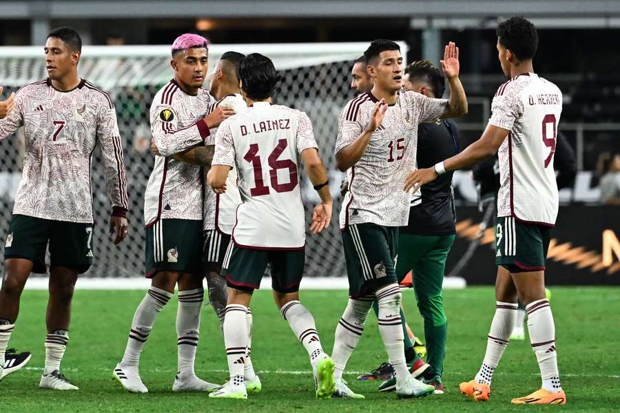 México comemora o apuramento para as meias-finais
