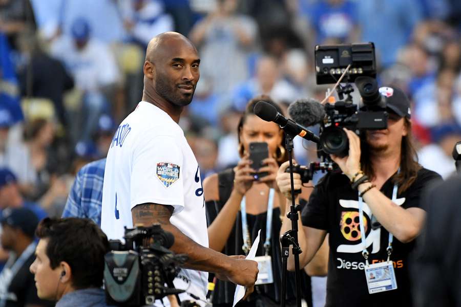 Kobe Bryant era um ávido adepto de basebol e assíduo nos jogos dos Dodgers