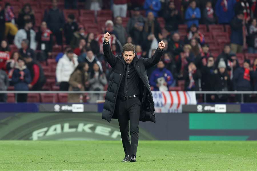 Diego Simeone recebeu uma grande homenagem neste sábado (4)