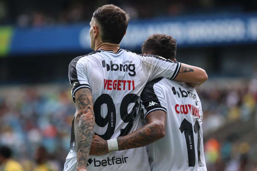 Vegetti fez os dois gols do Vasco na vitória sobre o Cuiabá