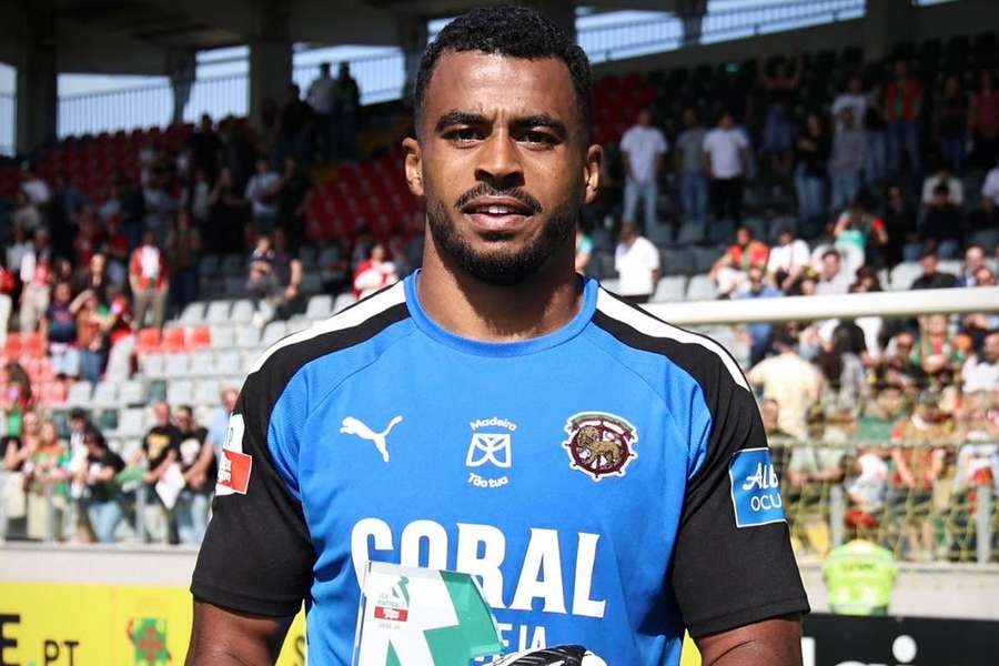 Samuel Silva na baliza do Marítimo