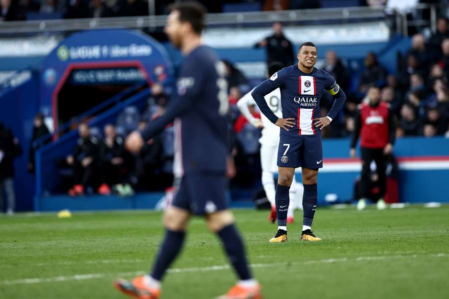 Mbappé tem mais um ano de contrato com o PSG