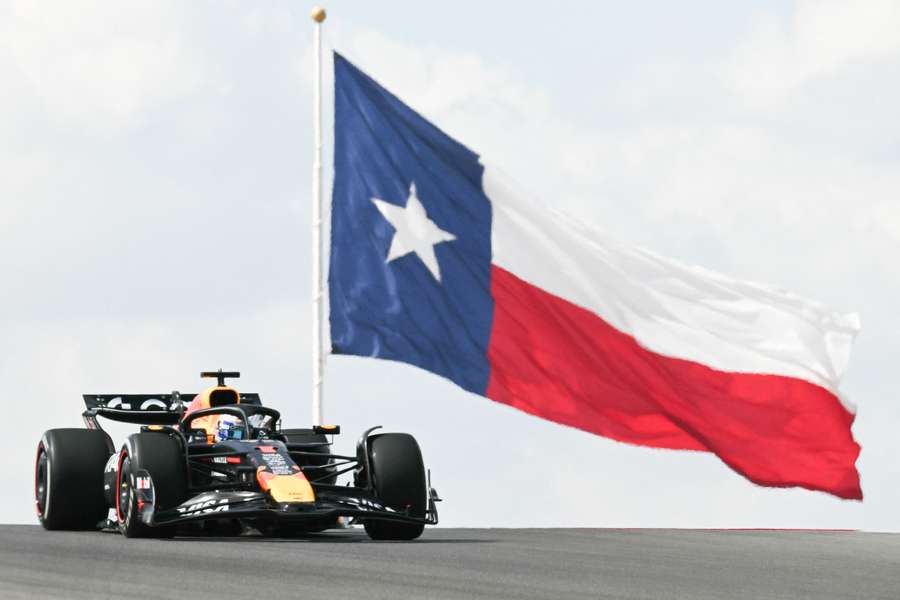 Max Verstappen claims pole for Austin 