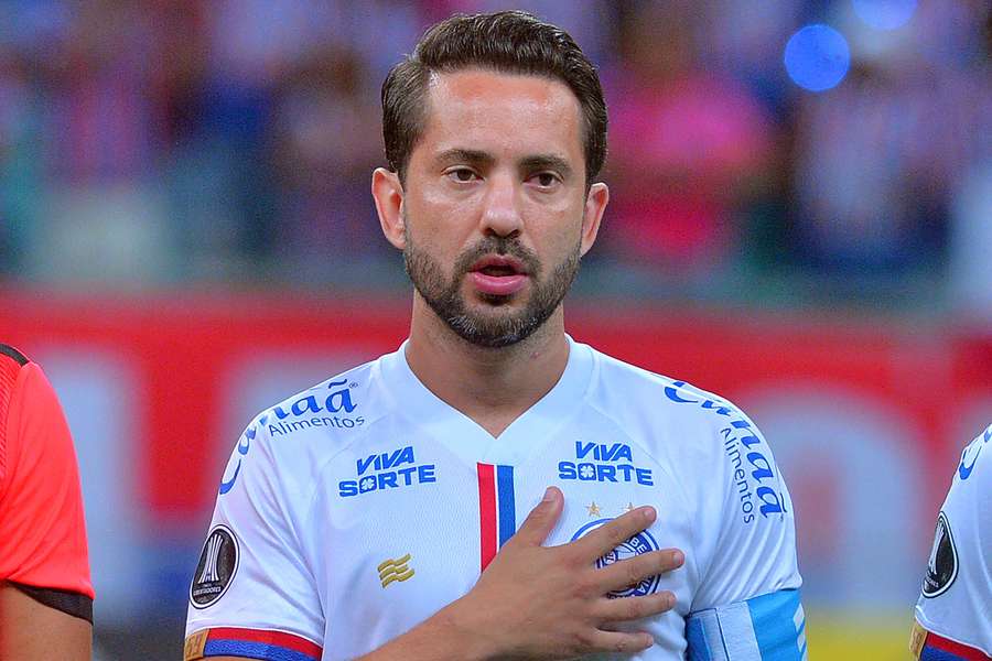 Everton Ribeiro antes de a bola rolar para Bahia e The Strongest