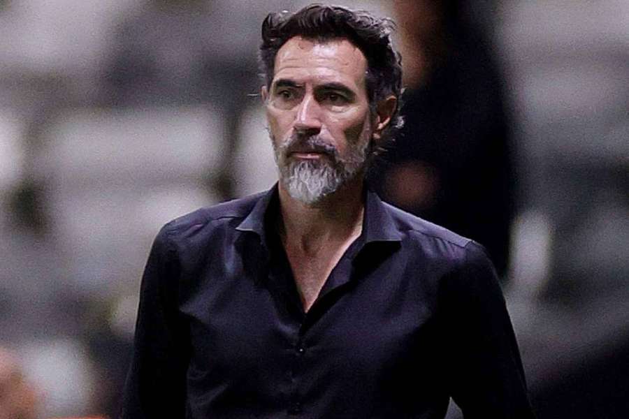 Domínguez sonríe en Brasil... pese a su semblante en la foto